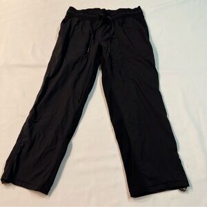 Lululemon Dance Studio Mid-Rise Crop 25"
Black  Size 8